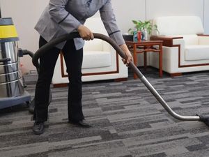 无尘车间保洁管理：洁净室清洁标准与认证指南